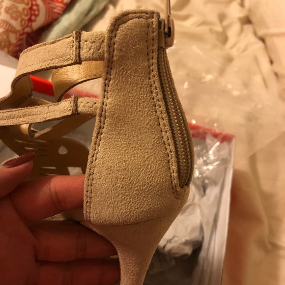 Tan heels - Picture 5 of 5